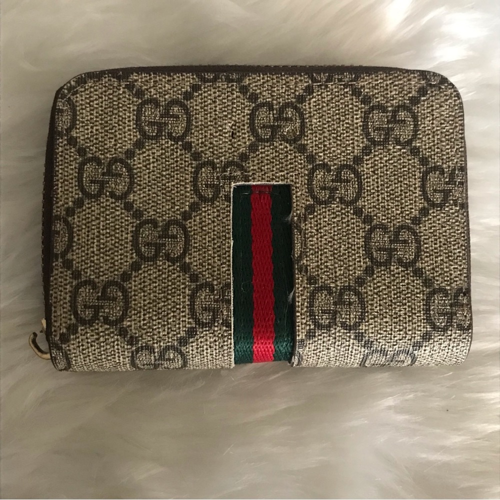 🟪Woman’s GG Monogramed Beige/Red/ Green Stripe Wallet